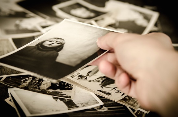 Quanto ne sappiamo dei nostri nonni? E pure quelle storie ci aiuterebbero a vivere meglio